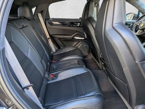 Used 2022 Porsche Cayenne Turbo AWD/4WD image 18