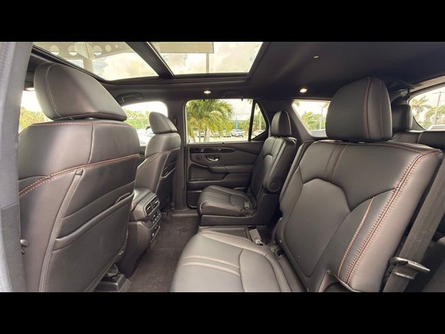 Certified 2025 Honda Pilot TrailSport image 8