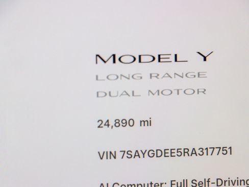 Used 2024 Tesla Model Y Long Range image 15