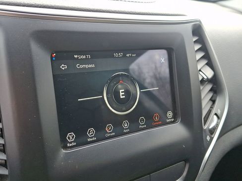 Used 2020 Jeep Cherokee Latitude image 3