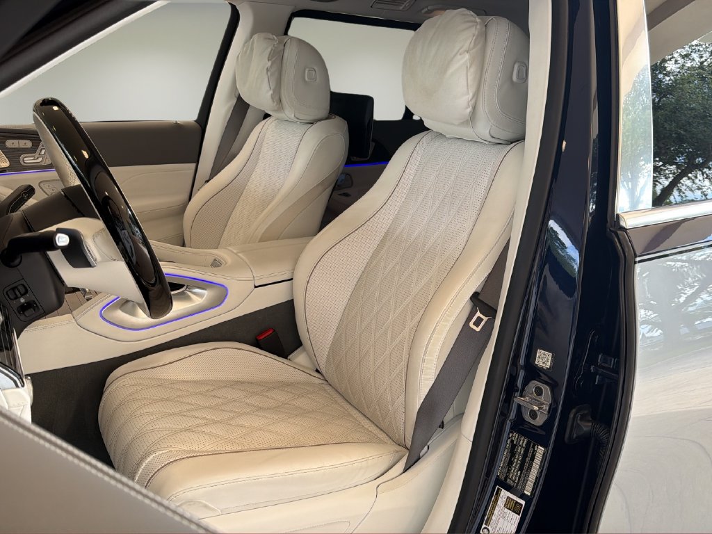 Used 2025 Mercedes-Benz Maybach GLS 600 4MATIC image 23
