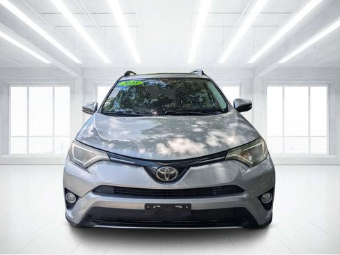 Used 2018 Toyota RAV4 XLE AWD/4WD image 8