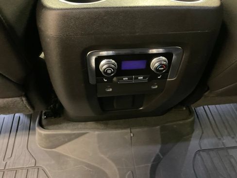 Used 2024 GMC Yukon XL AT4 w/ AT4 Premium Plus Package AWD/4WD image 31
