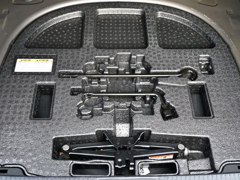 Used 2018 Toyota Camry XLE image 46