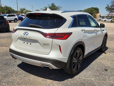 Used 2022 INFINITI QX50 Luxe w/ Appearance Package image 3