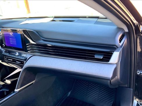 Used 2025 Toyota Camry LE w/ Convenience Package image 16