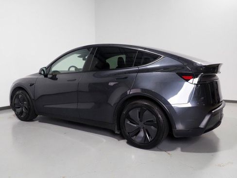 Used 2026 Tesla Model Y 2WD image 9