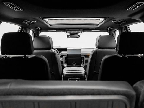 Used 2025 GMC Yukon Denali w/ Sun & Power Step Package image 29