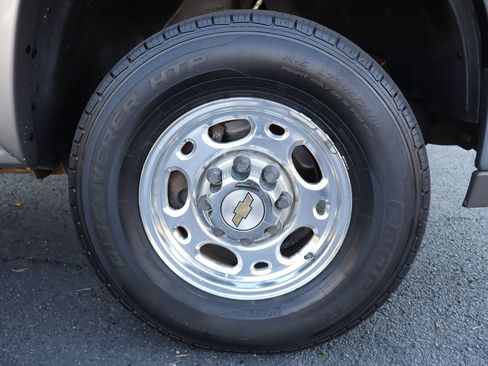 Used 1999 Chevrolet Silverado 2500 LS w/ Firm Ride Suspension Pkg AWD/4WD image 34