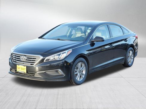 Used 2017 Hyundai Sonata SE w/ Cargo Package image 3