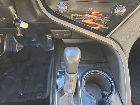 Used 2020 Toyota Camry SE image 11