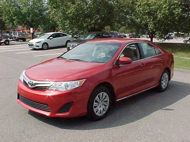 Used 2012 Toyota Camry LE FWD image 4