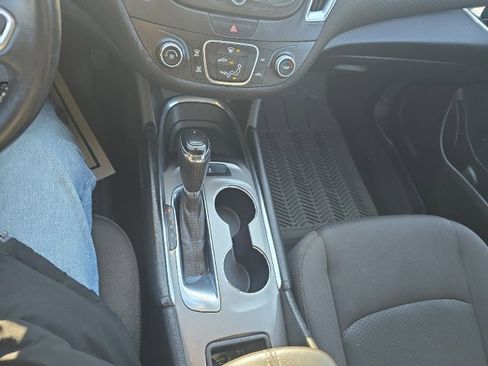 Used 2018 Chevrolet Malibu LT image 25