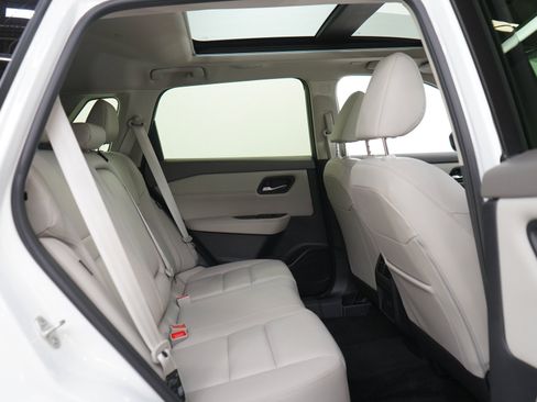 Used 2023 Nissan Rogue SL AWD/4WD image 12