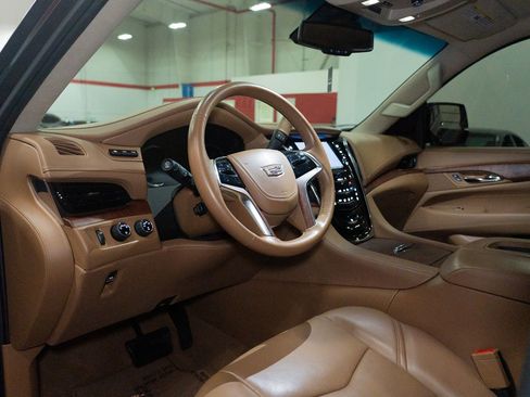 Used 2016 Cadillac Escalade ESV Platinum AWD/4WD image 22