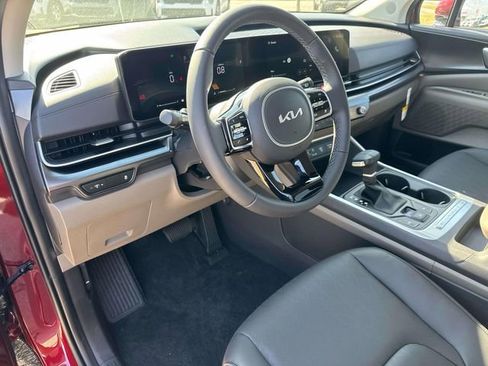 New 2026 Kia Carnival FWD image 21