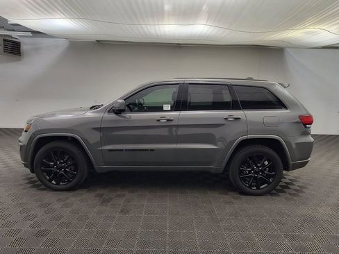 Used 2022 Jeep Grand Cherokee Laredo X AWD/4WD image 2