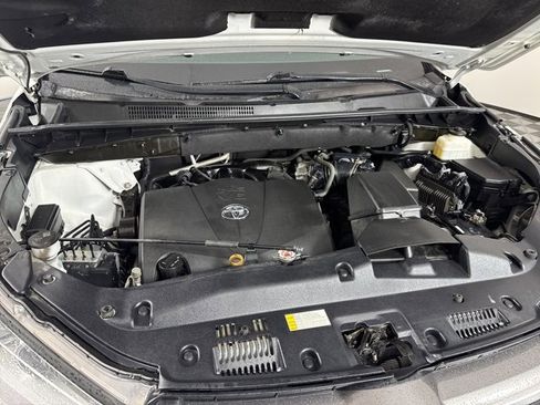 Used 2019 Toyota Highlander XLE image 10