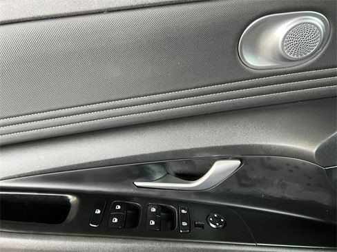 Used 2023 Hyundai Elantra SEL w/ Convenience Package image 16