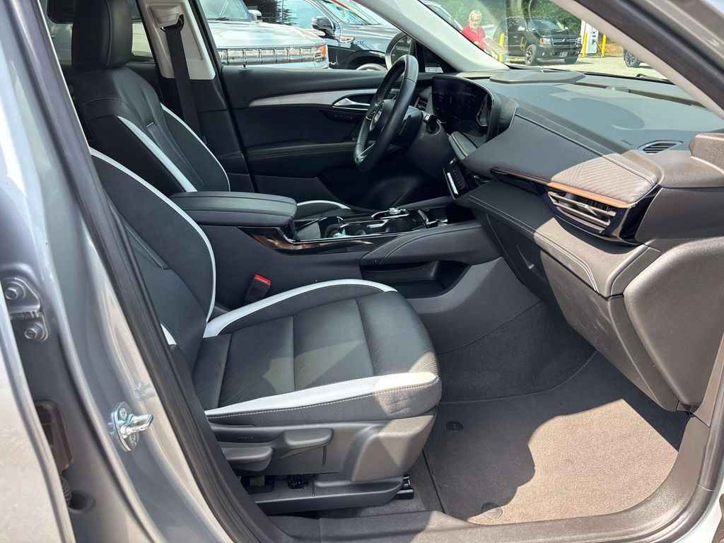 Used 2025 Buick Envision Sport Touring AWD/4WD image 17