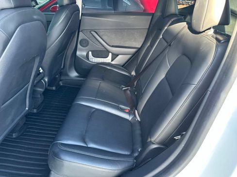 Used 2021 Tesla Model Y Long Range AWD/4WD image 16
