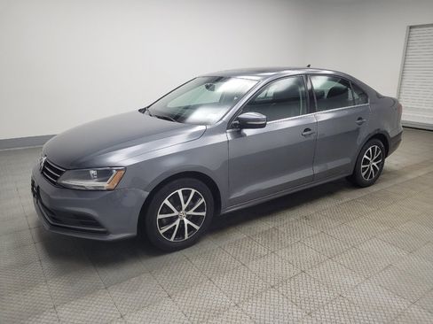 Used 2017 Volkswagen Jetta SE FWD image 2