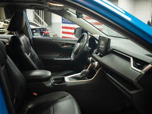 Used 2019 Toyota RAV4 XLE w/ Carpet Mat Package FWD image 11