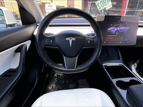 Used 2022 Tesla Model Y Long Range image 7