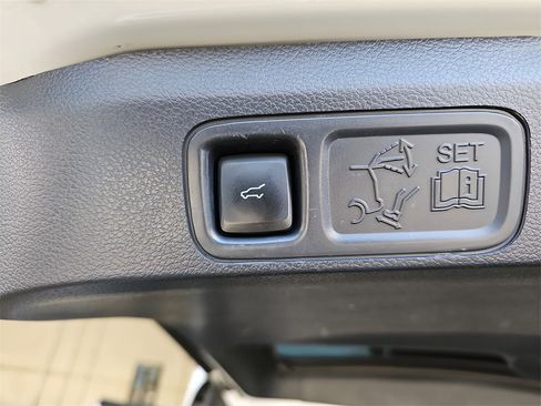 Used 2022 Ford Expedition Max Limited image 13