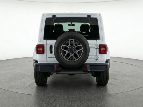 Used 2025 Jeep Wrangler Sahara image 7