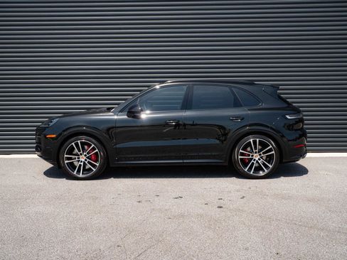 Certified 2026 Porsche Cayenne GTS AWD/4WD image 2