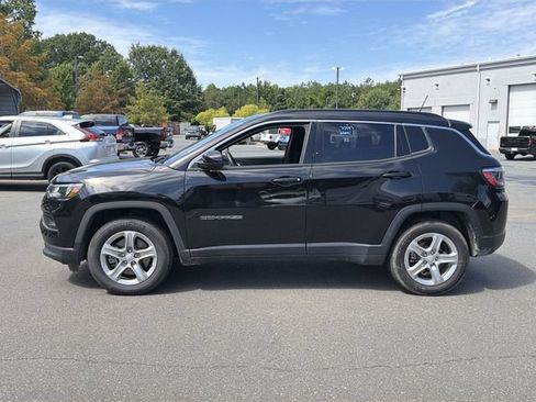 Used 2024 Jeep Compass Latitude AWD/4WD image 2