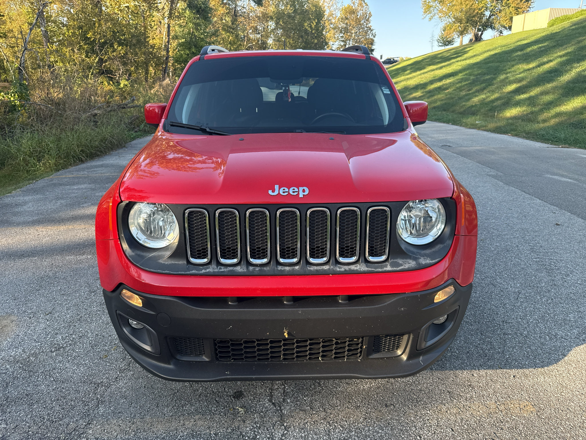 Used 2018 Jeep Renegade Latitude w/ Cold Weather Group AWD/4WD image 6