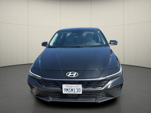 Used 2024 Hyundai Elantra Limited FWD image 2