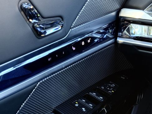 Used 2024 BMW i7 eDrive50 w/ M Sport Package image 32