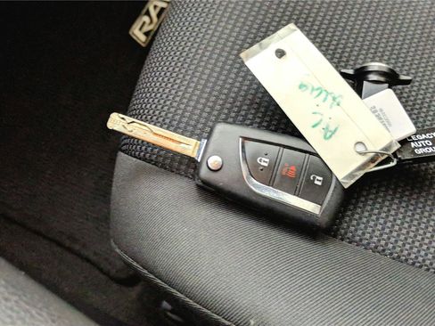 Used 2019 Toyota RAV4 LE image 32