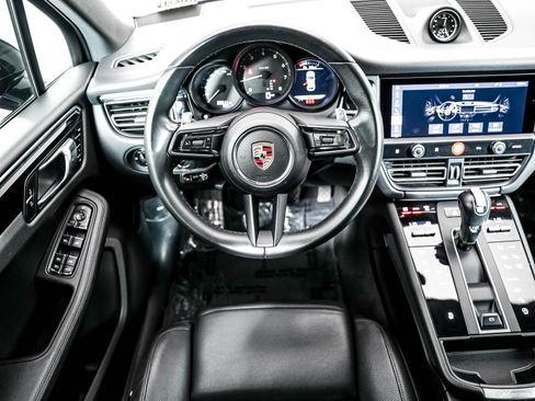 Certified 2024 Porsche Macan w/ Premium Plus Package AWD/4WD image 16