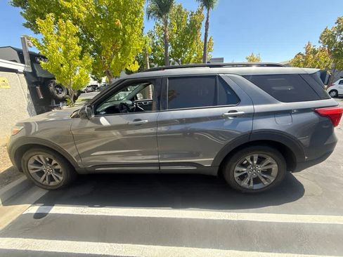 Used 2023 Ford Explorer XLT w/ Equipment Group 202A RWD image 2