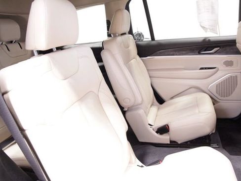 Used 2022 Jeep Grand Cherokee L Limited image 19