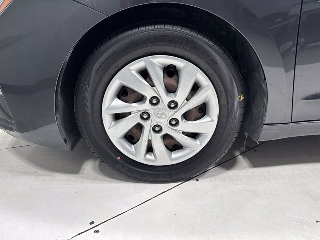 Used 2020 Hyundai Elantra SE FWD image 4