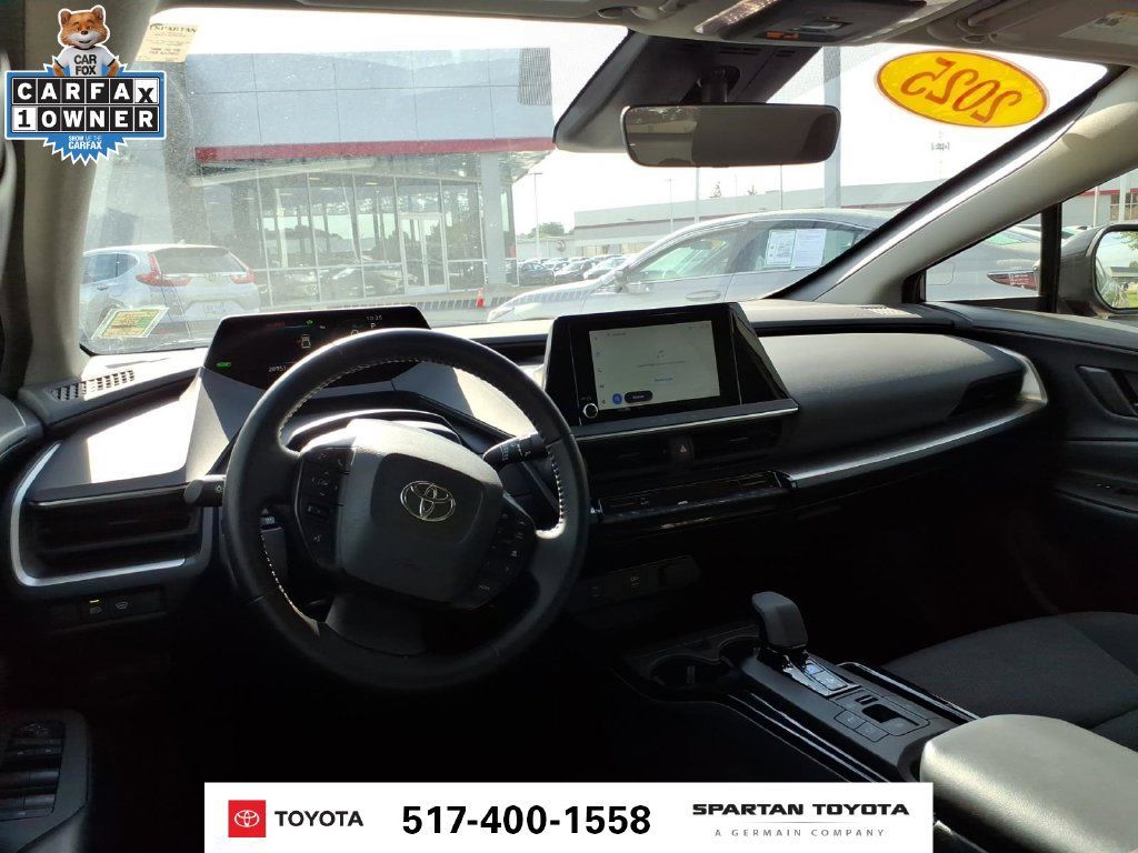 Used 2025 Toyota Prius LE FWD image 12