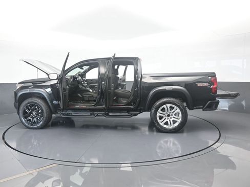 Used 2024 Chevrolet Colorado Trail Boss image 69