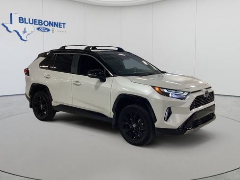 Used 2023 Toyota RAV4 XSE AWD/4WD image 2