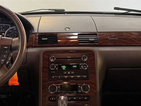 Used 2009 Ford Taurus SEL image 23