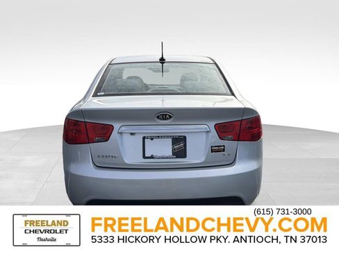 Used 2011 Kia Forte EX w/ Tech Pkg image 4