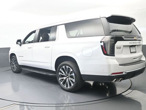 Used 2025 Chevrolet Suburban High Country w/ Sun And Tow Package RWD image 4