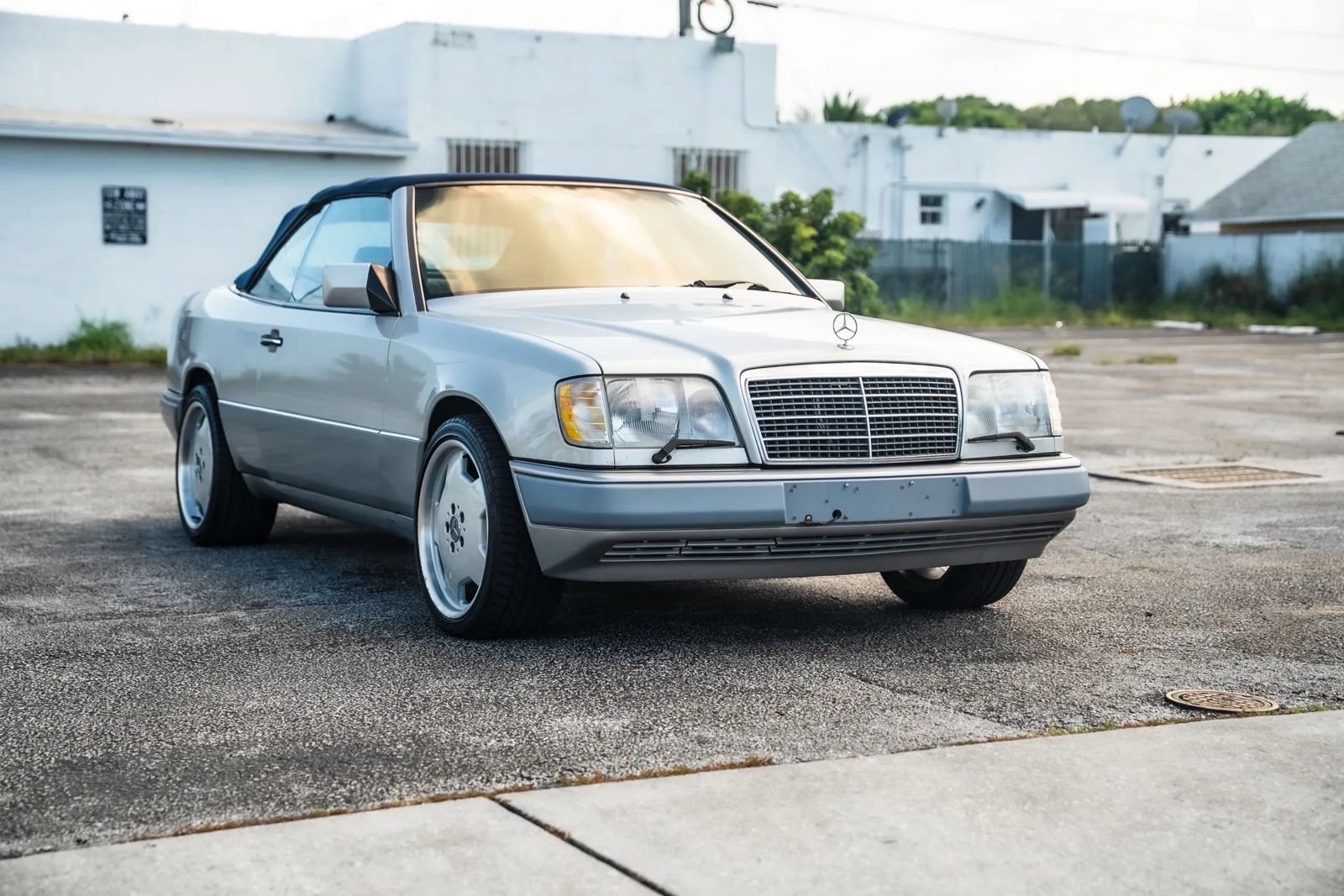 Used 1995 Mercedes-Benz E 320 Convertible image 2
