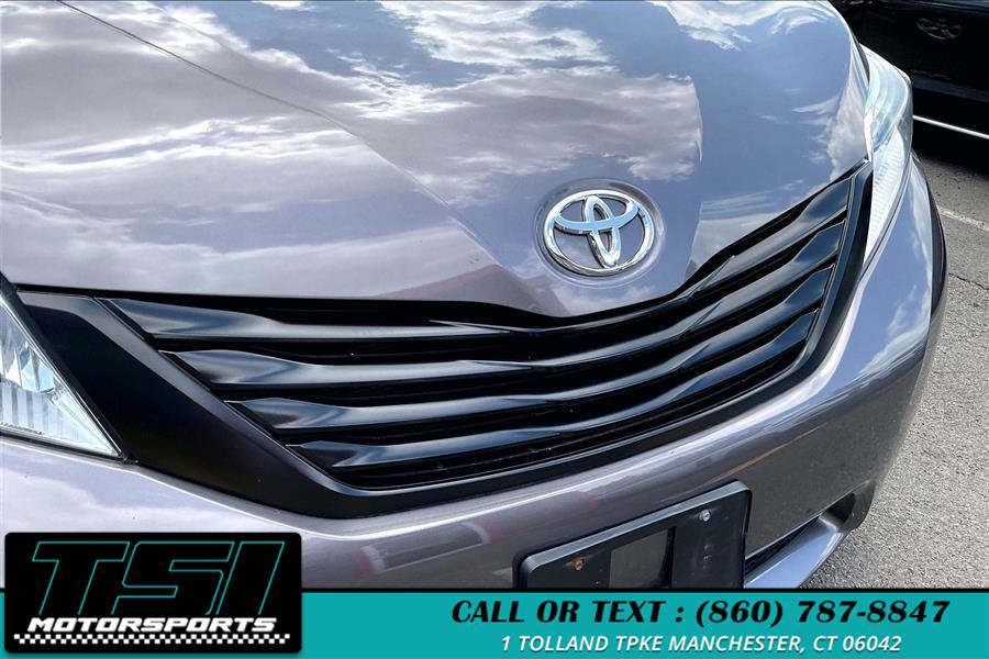Used 2013 Toyota Sienna L FWD image 28