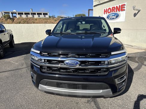 Used 2023 Ford Expedition Limited image 2