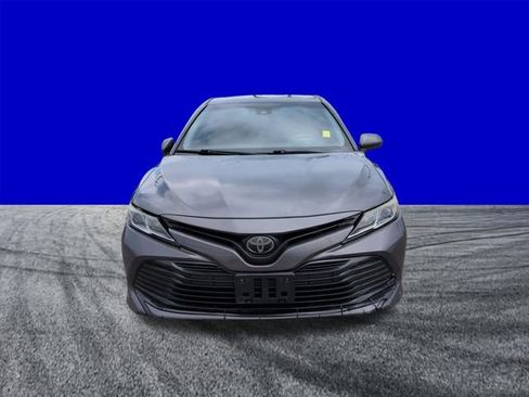 Used 2019 Toyota Camry LE FWD image 5